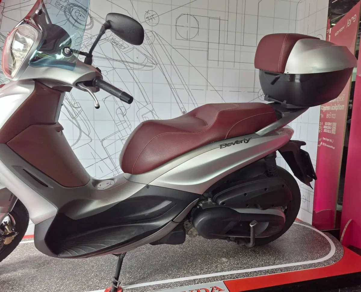 Piaggio Beverly 350 SportTouring ie ABS (2011 - 17) (4)