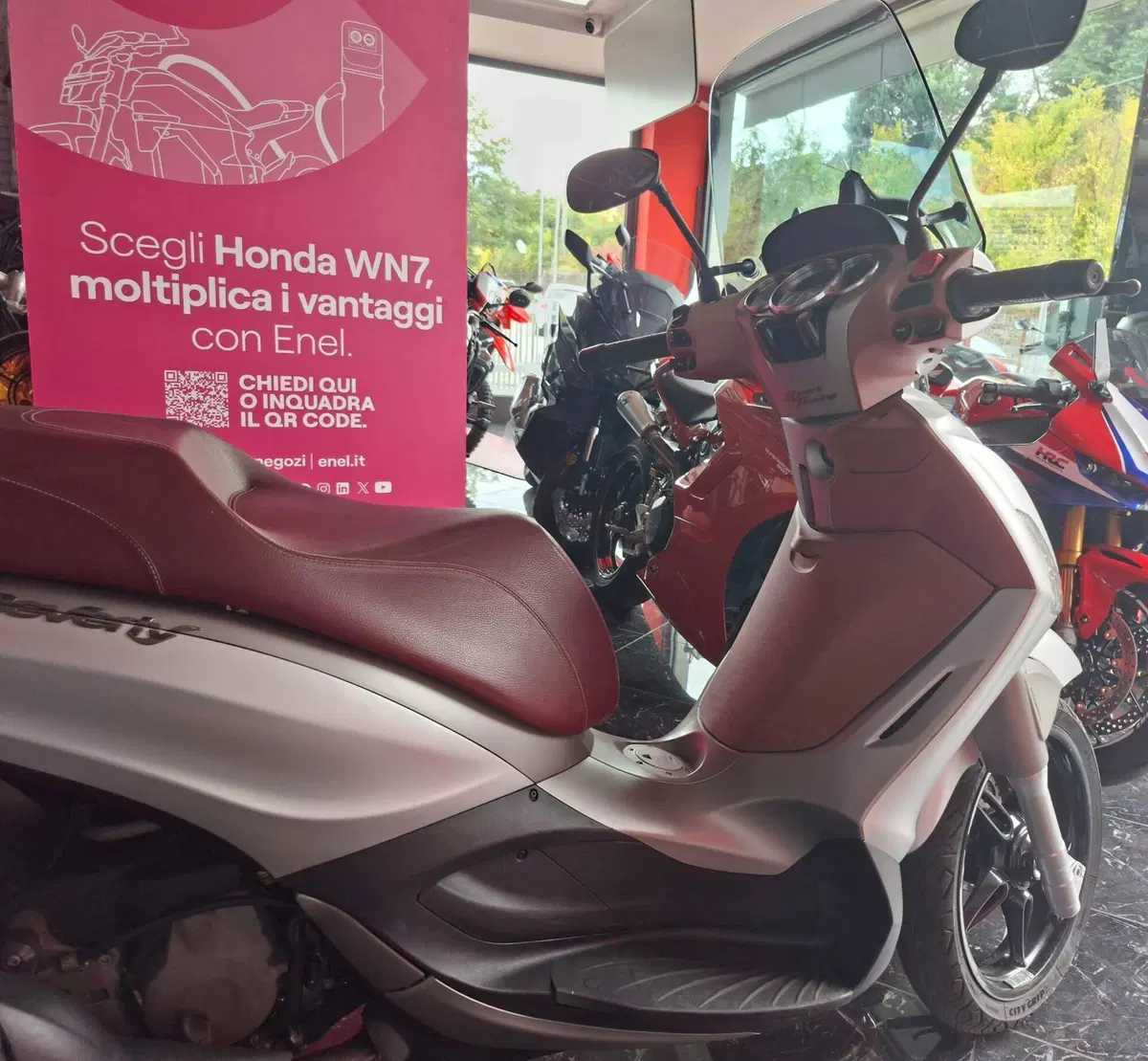Piaggio Beverly 350 SportTouring ie ABS (2011 - 17) (8)