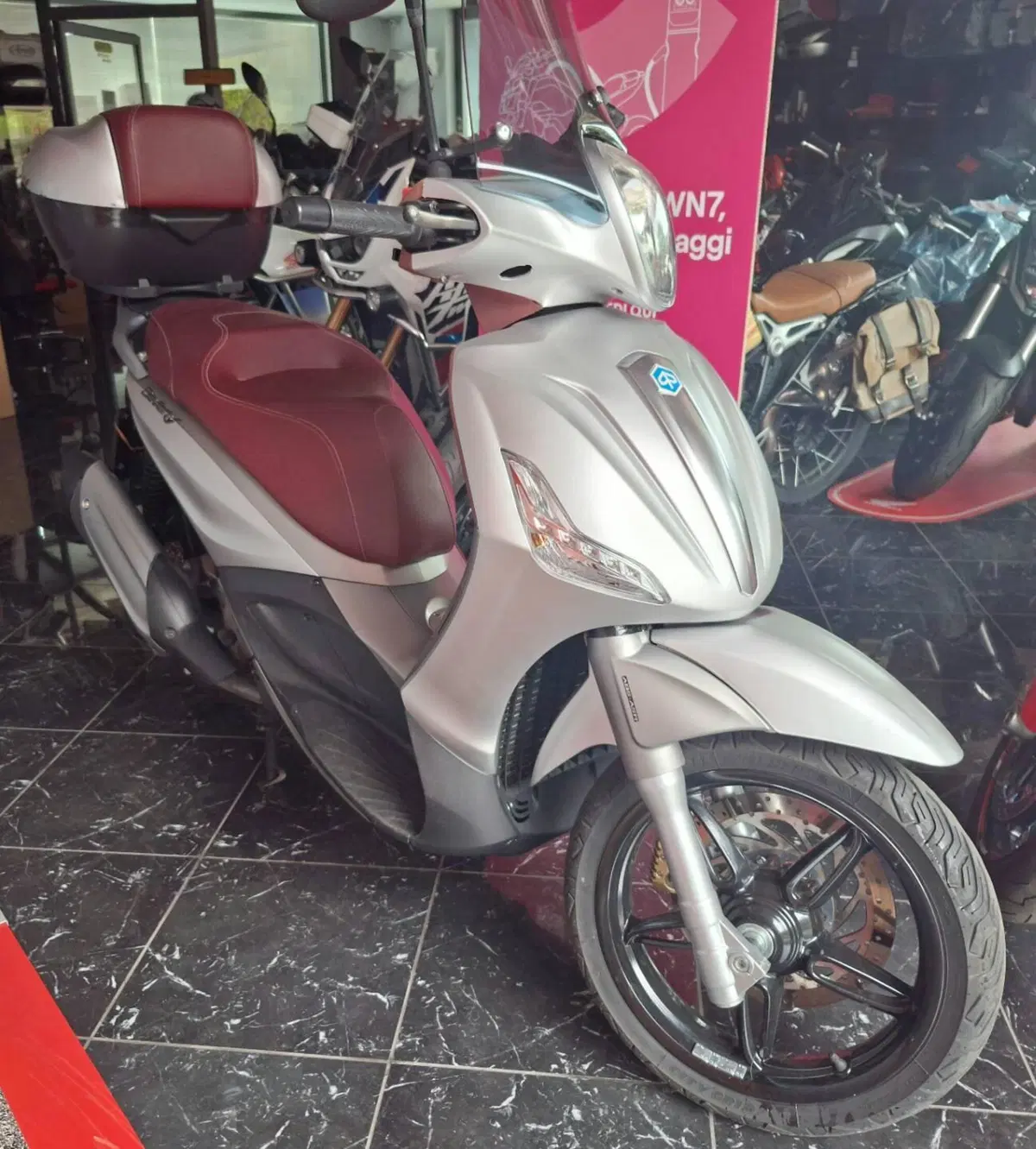 Piaggio Beverly 350 SportTouring ie ABS (2011 - 17) (10)