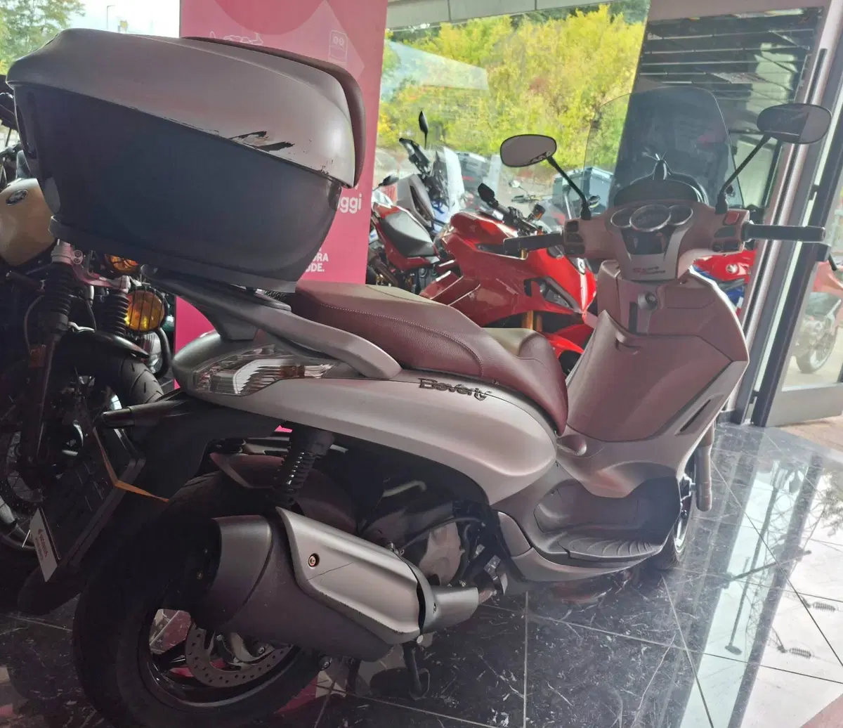 Piaggio Beverly 350 SportTouring ie ABS (2011 - 17) (11)