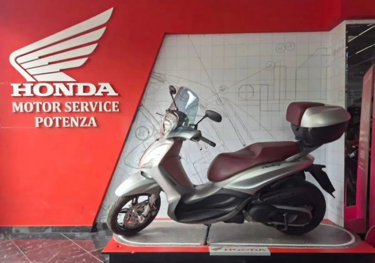 Piaggio Beverly 350 SportTouring ie ABS (2011 - 17)