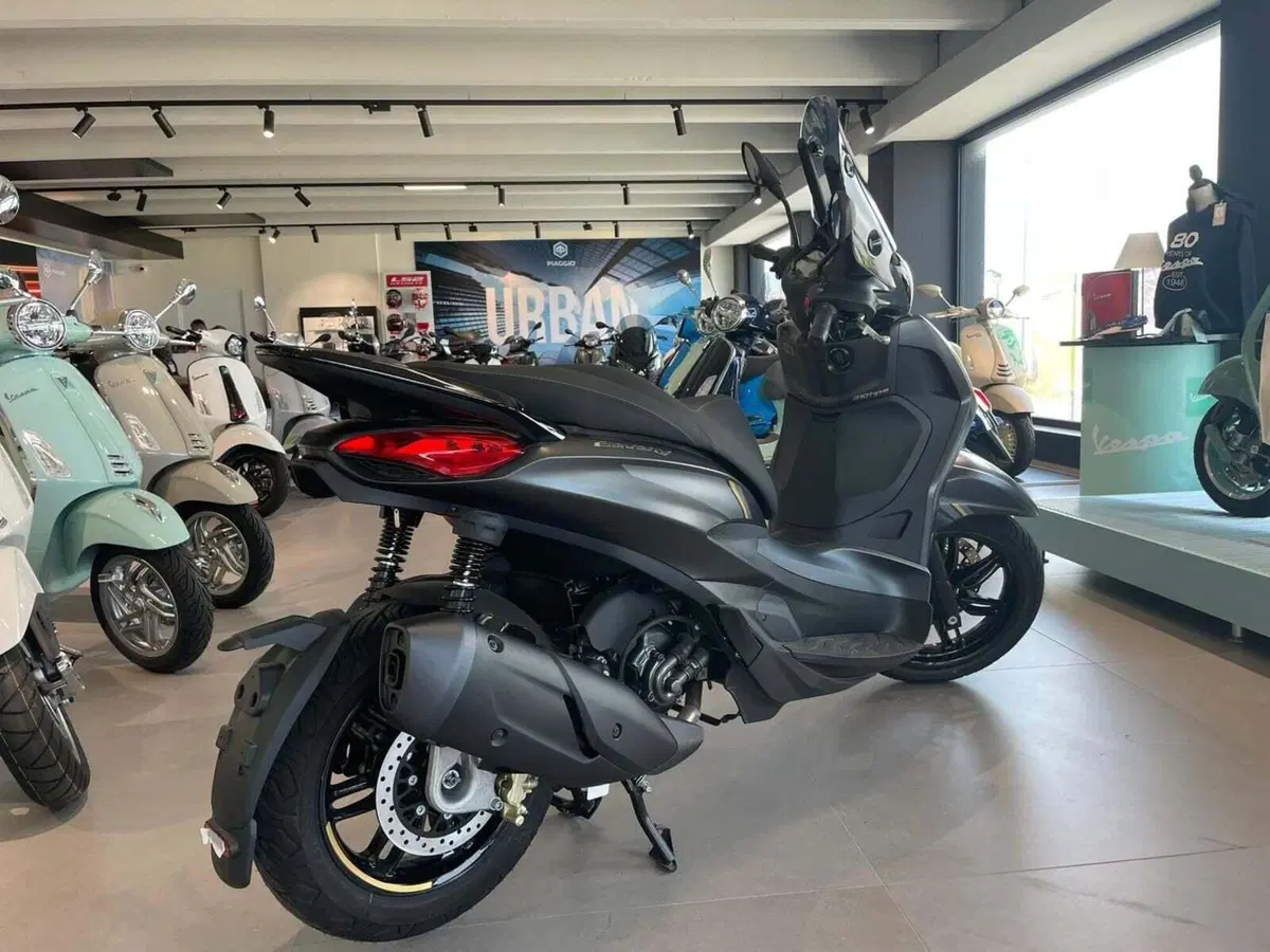 Piaggio Beverly 310 25th Anniversary (2026) (2)