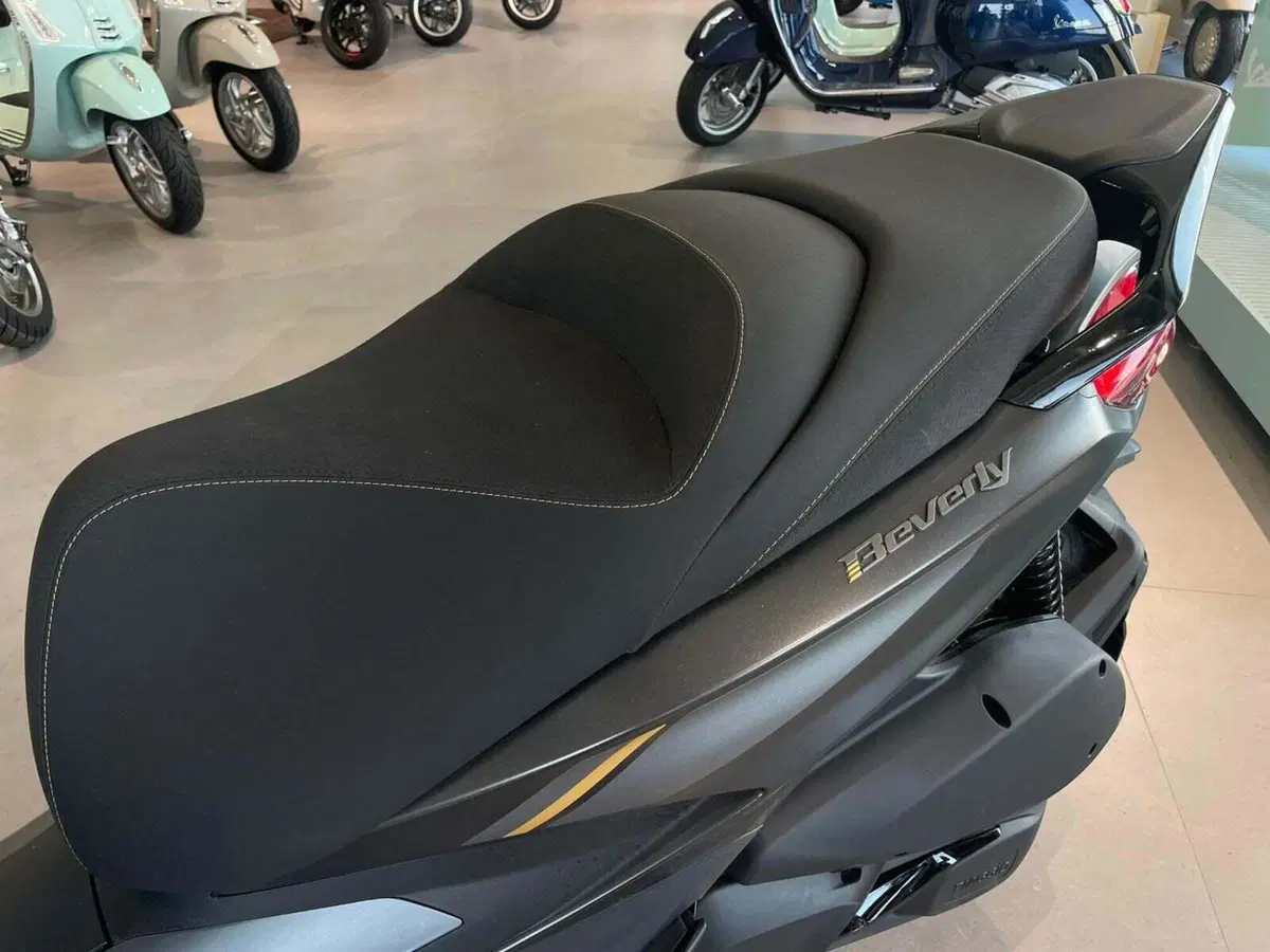 Piaggio Beverly 310 25th Anniversary (2026) (7)