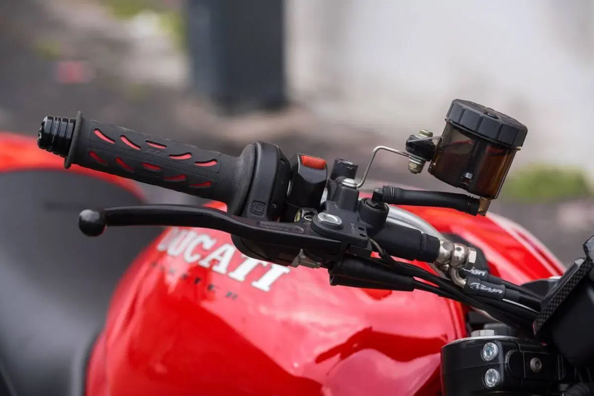 Ducati Monster 900 (1993 - 96) (8)