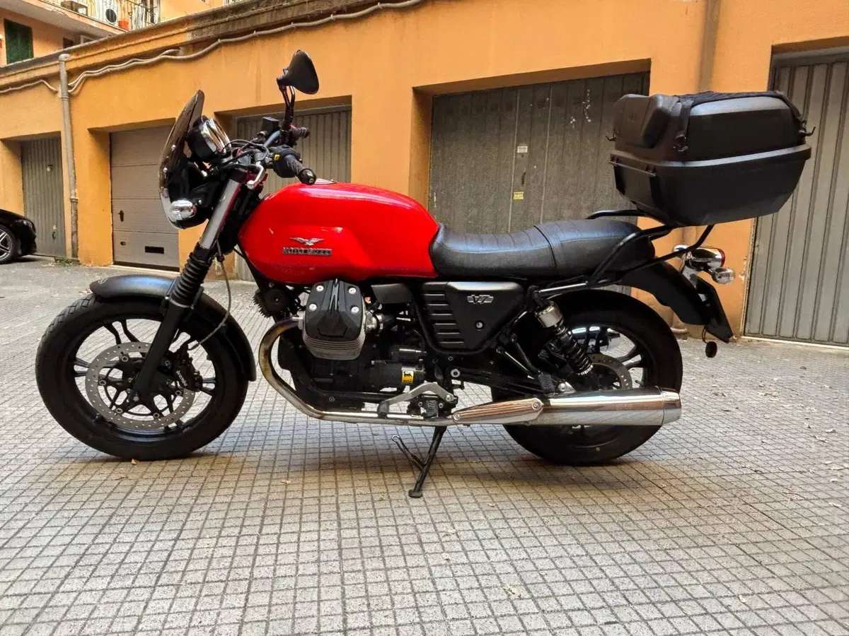 Moto Guzzi V7 Stone (2012 - 15)