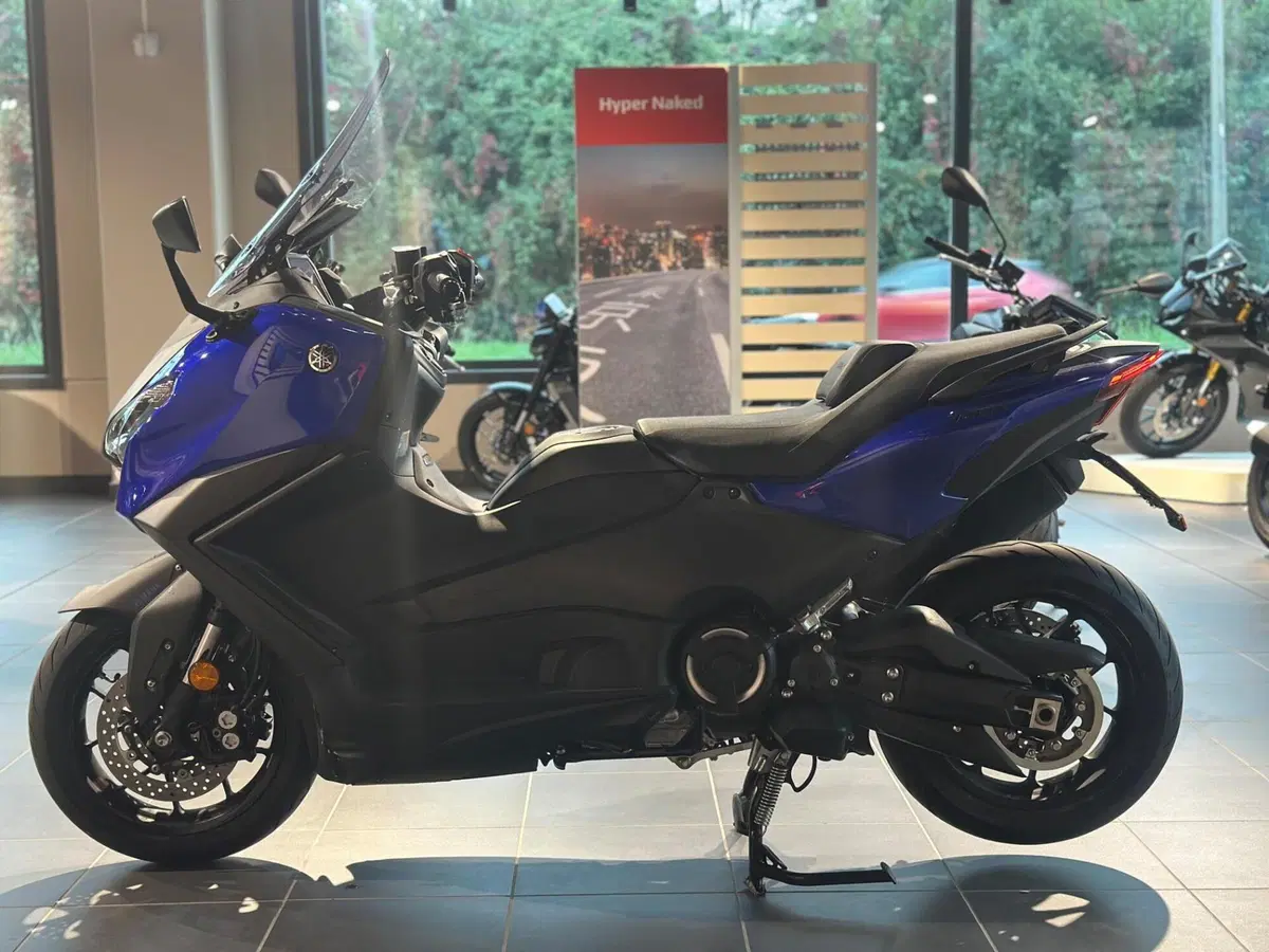 Yamaha T-Max 560 (2025 - 26) (2)