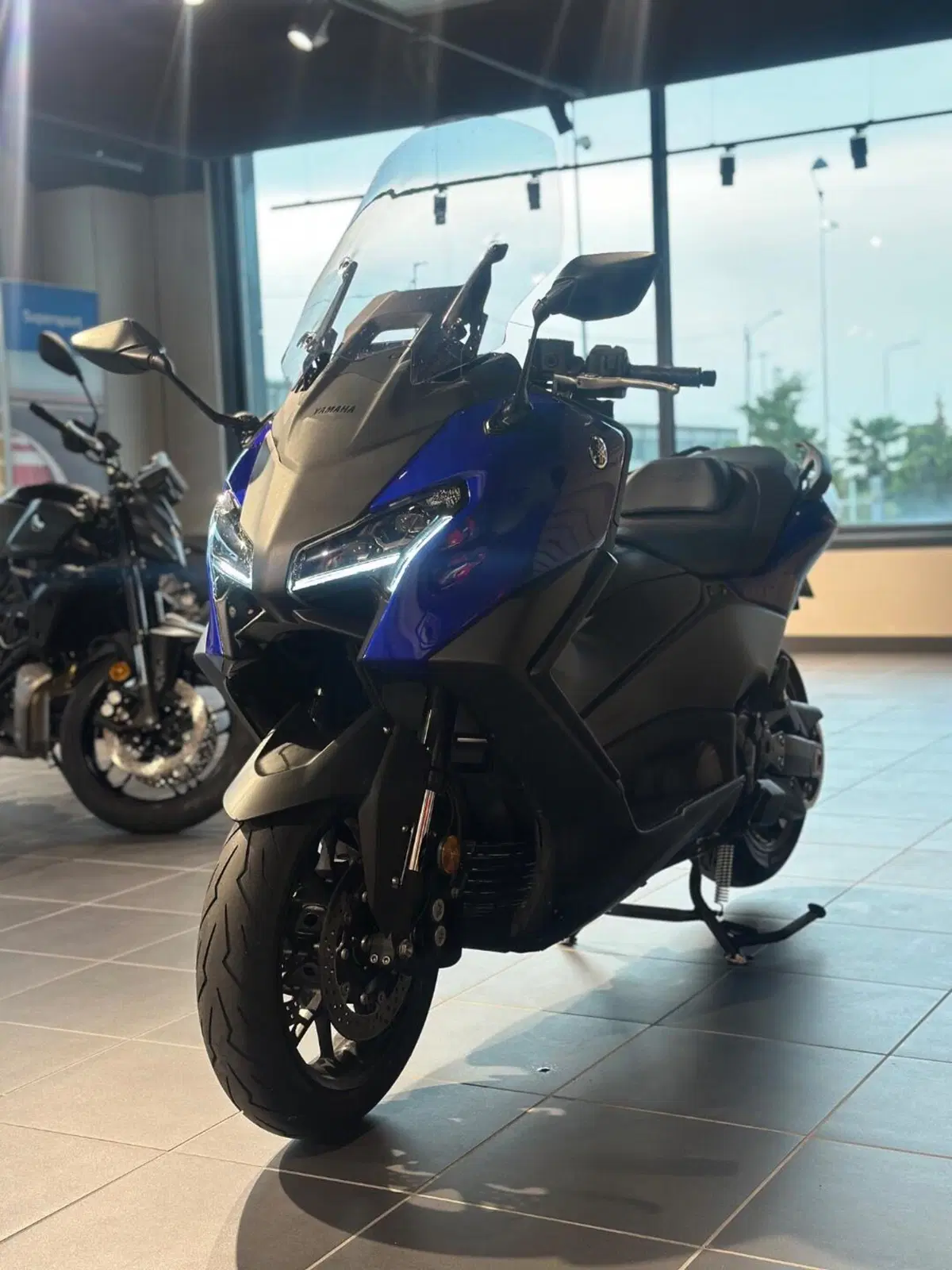Yamaha T-Max 560 (2025 - 26) (4)