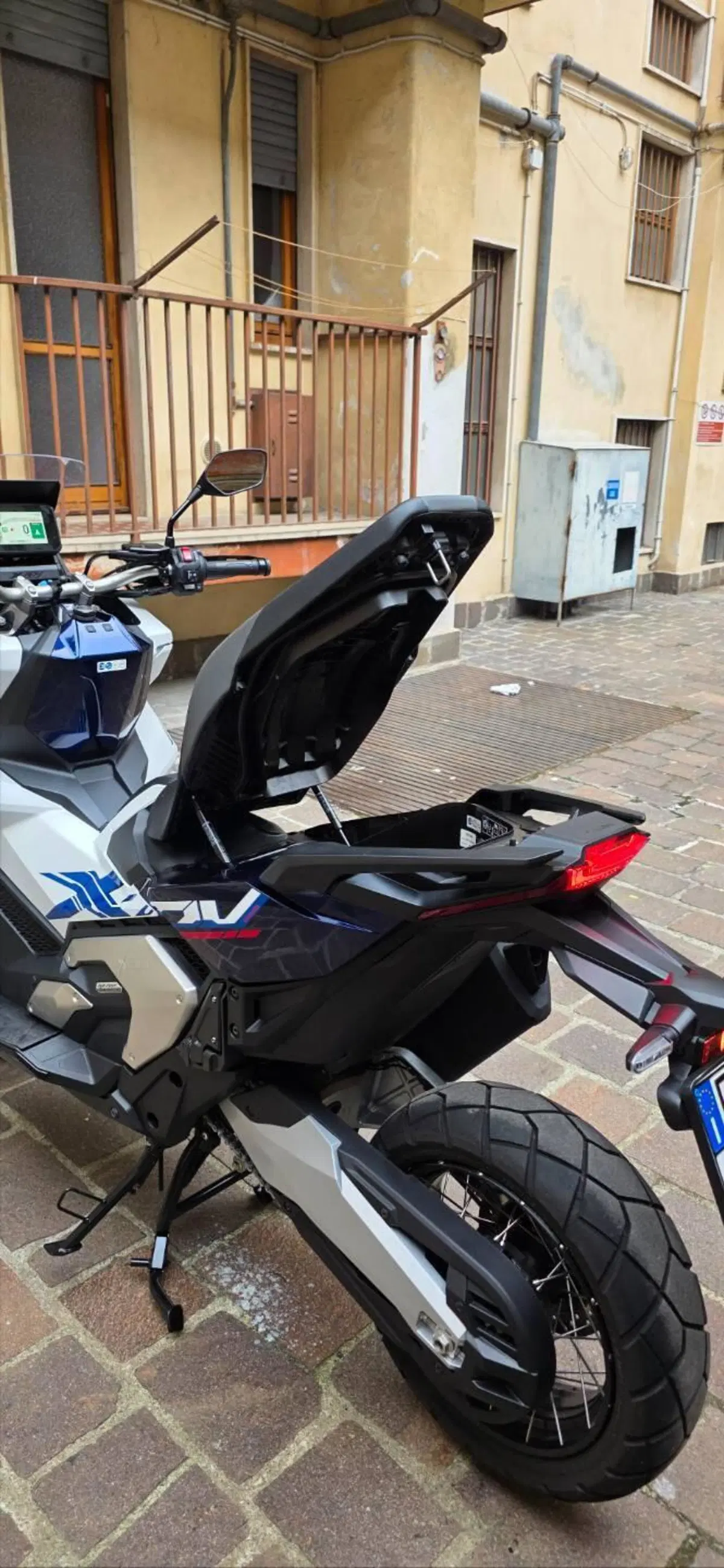 Honda X-ADV 750 Special Edition (2026 - 27) (6)