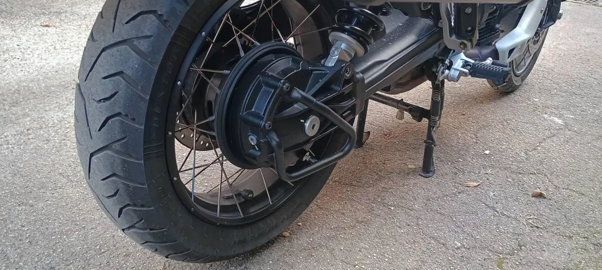 Moto Guzzi V85 TT (2021 - 23) (3)