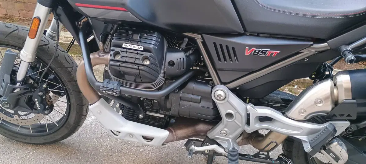 Moto Guzzi V85 TT (2021 - 23) (4)