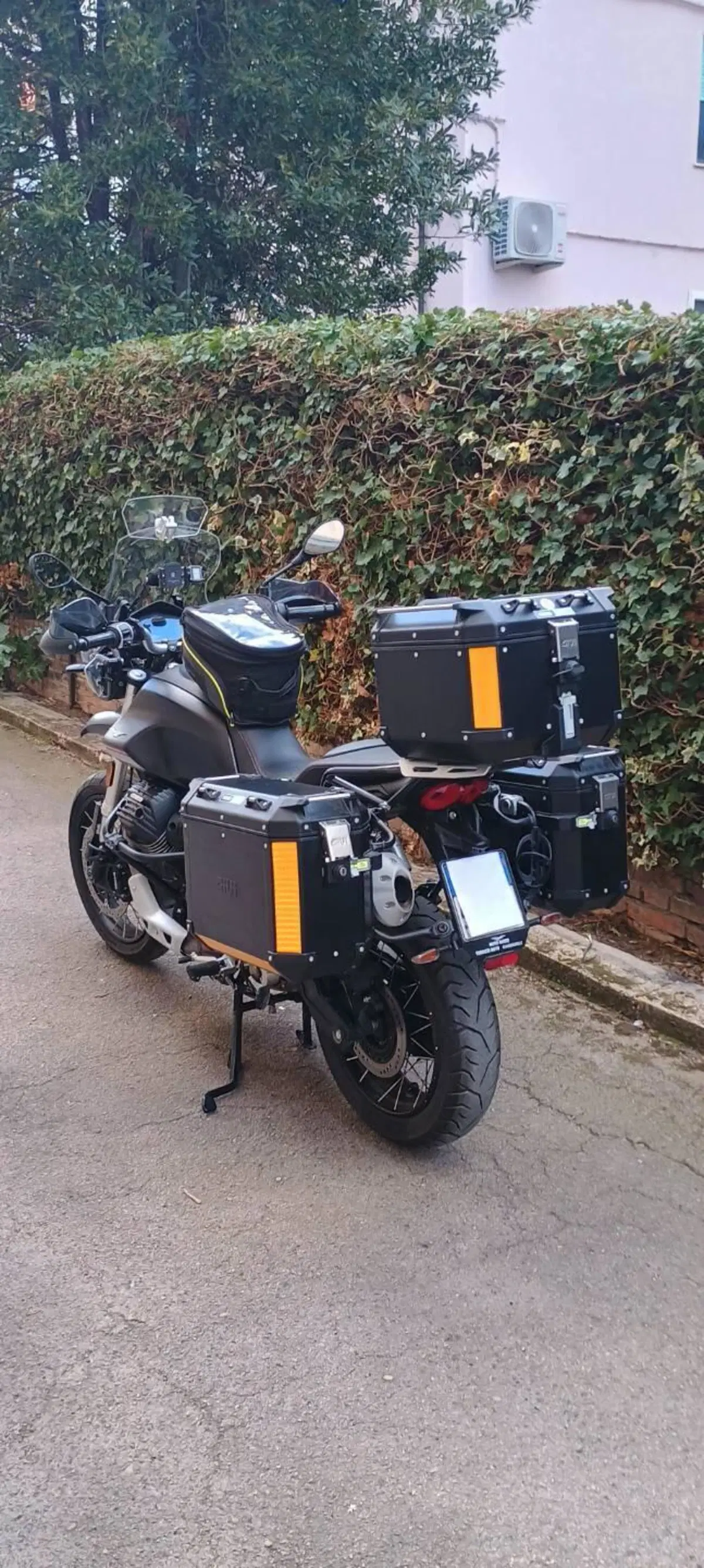 Moto Guzzi V85 TT (2021 - 23) (5)