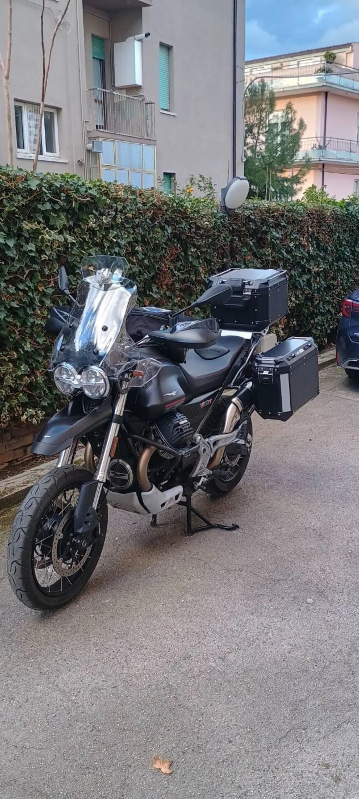 Moto Guzzi V85 TT (2021 - 23) (6)