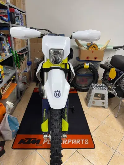 Husqvarna TE 300 (2024) usata