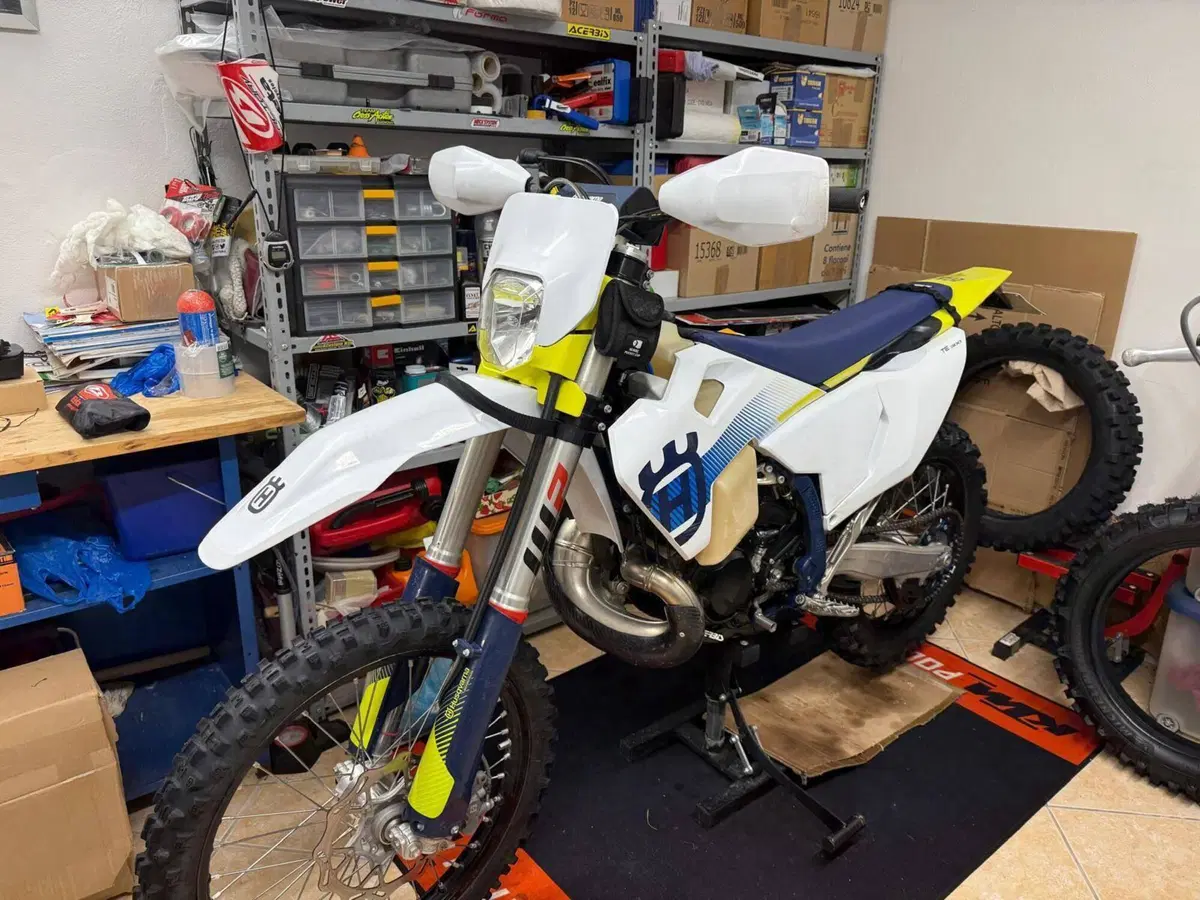 Husqvarna TE 300 (2024) (2)