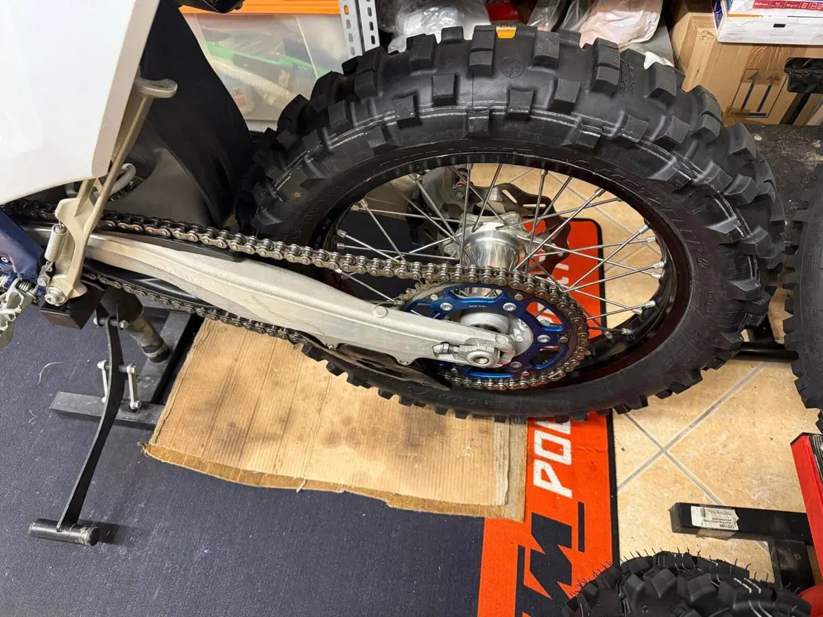 Husqvarna TE 300 (2024) (4)