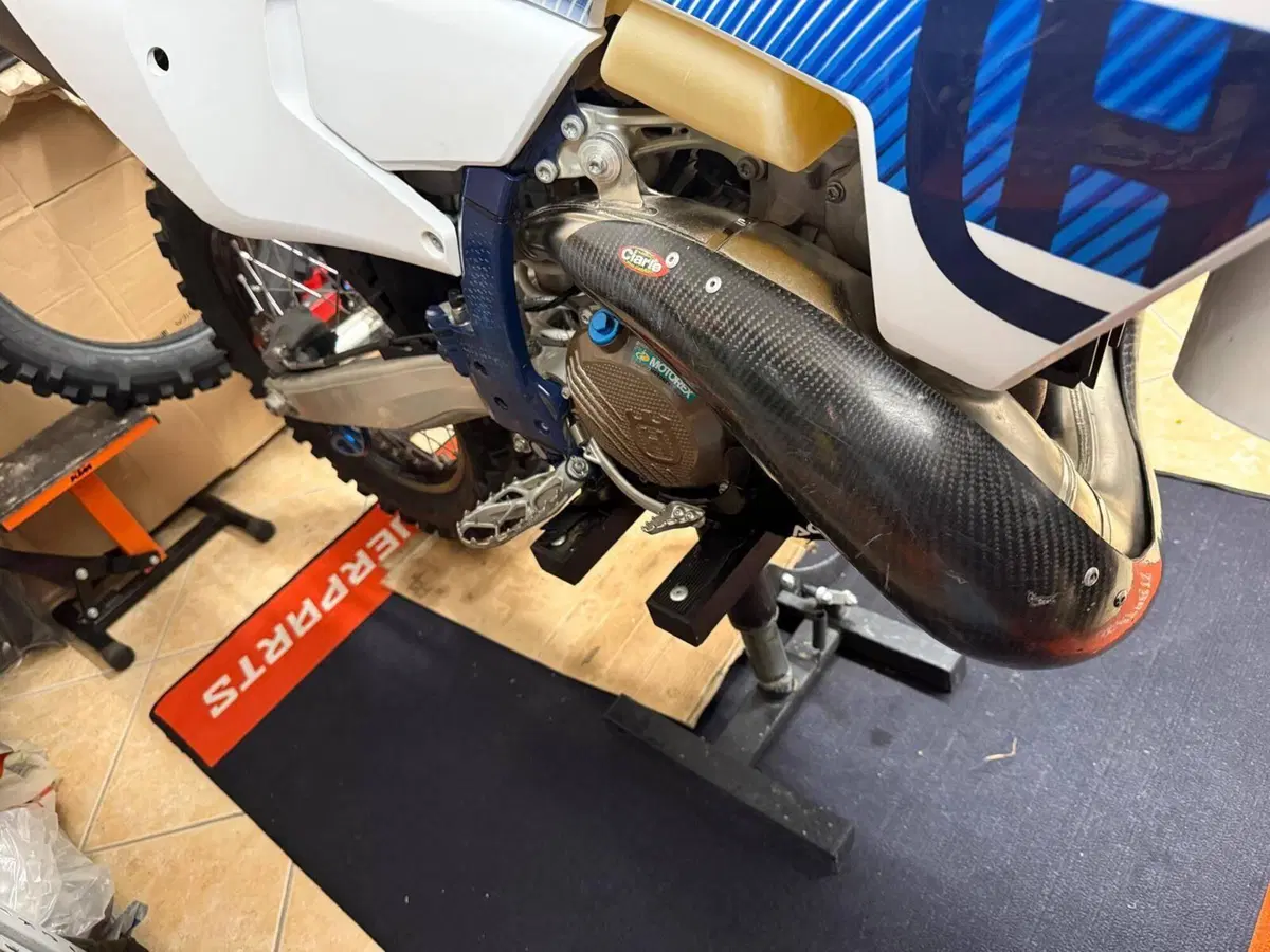 Husqvarna TE 300 (2024) (6)