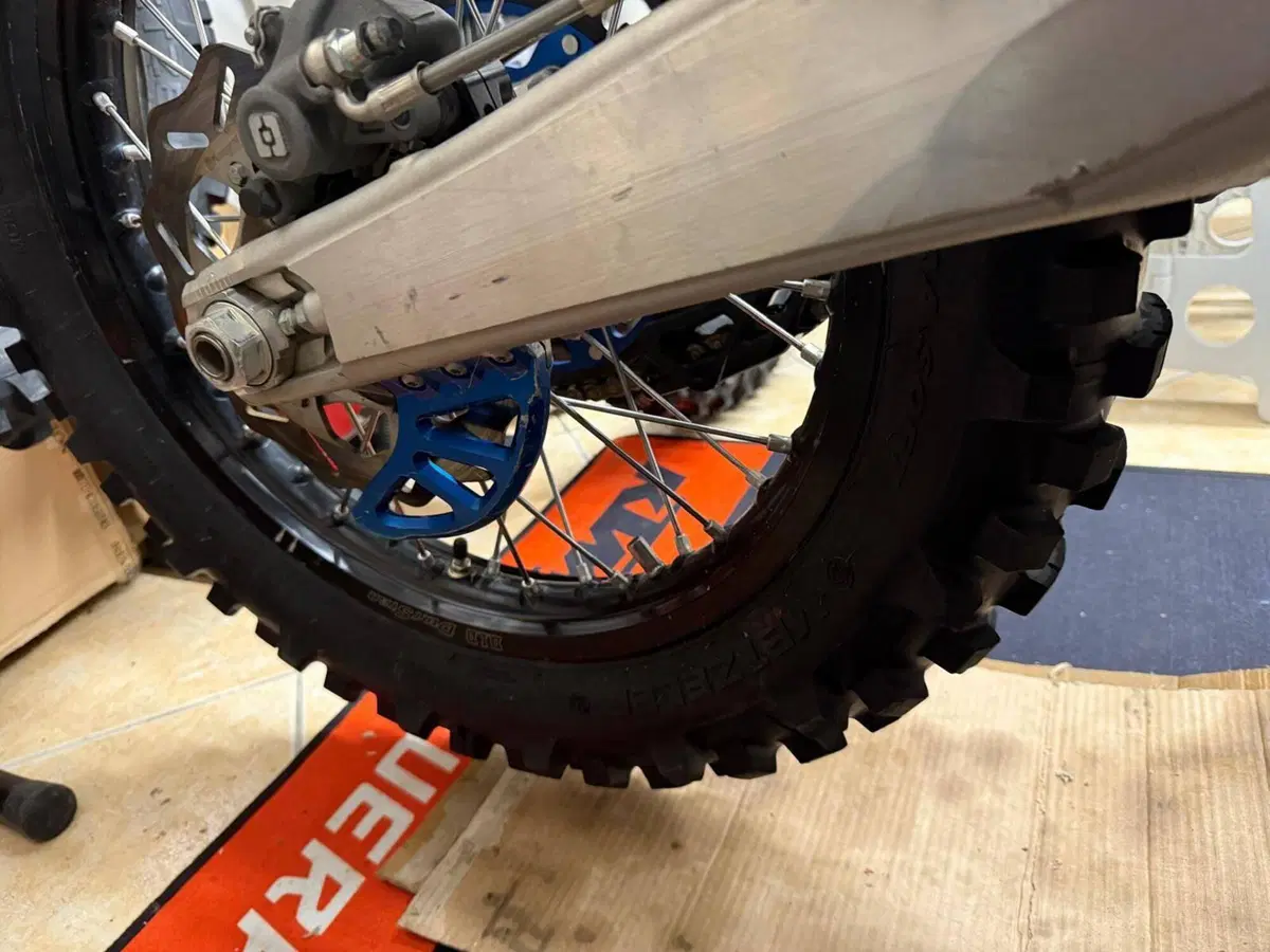 Husqvarna TE 300 (2024) (7)
