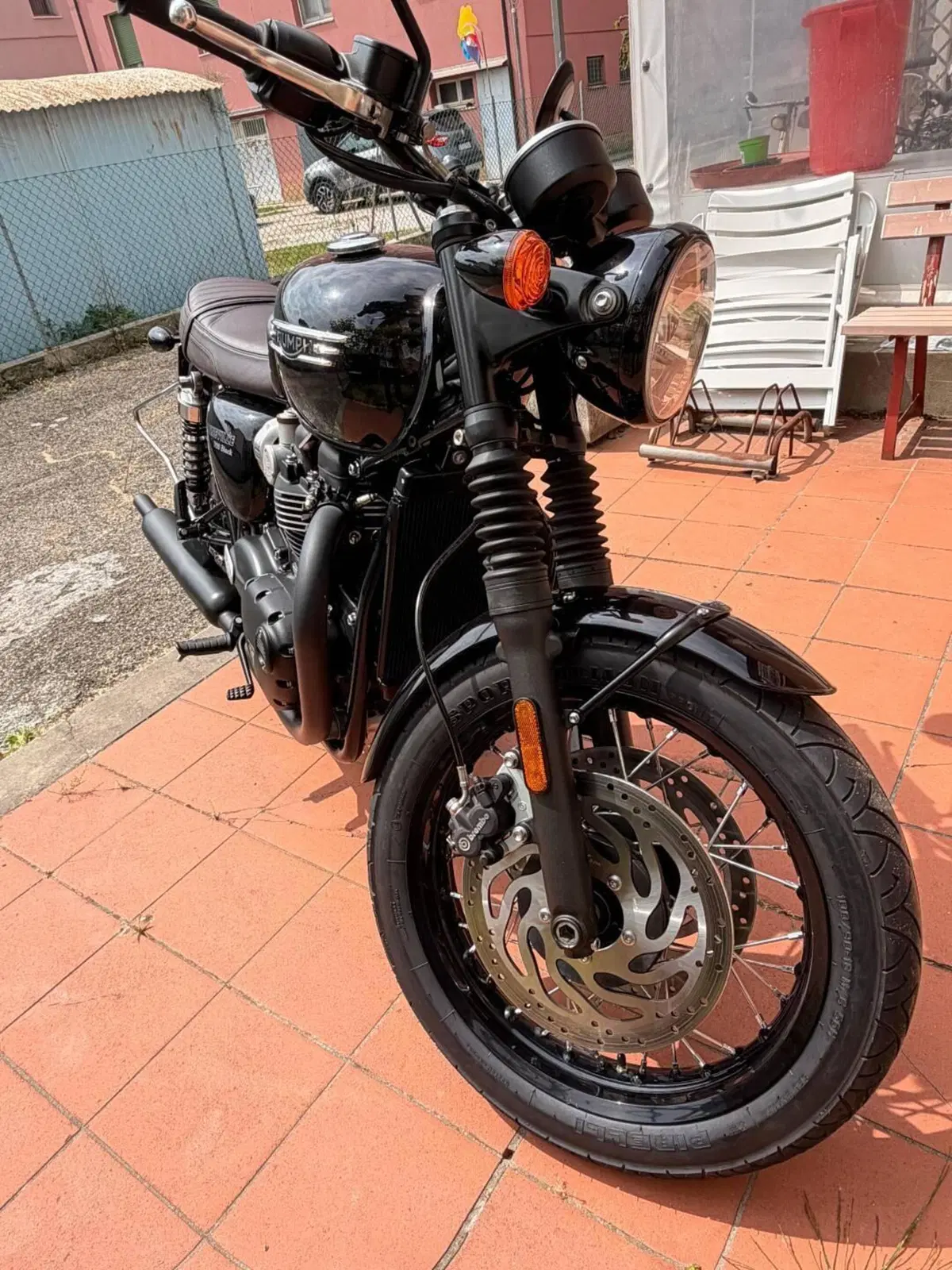 Triumph Bonneville T120 Black (2021 - 25) (4)