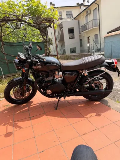 Triumph Bonneville T120 Black (2021 - 25) usata