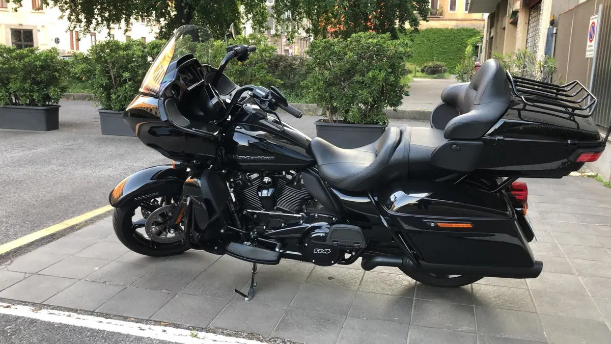Harley-Davidson 114 Road Glide Limited (2020) - FLTRK (3)