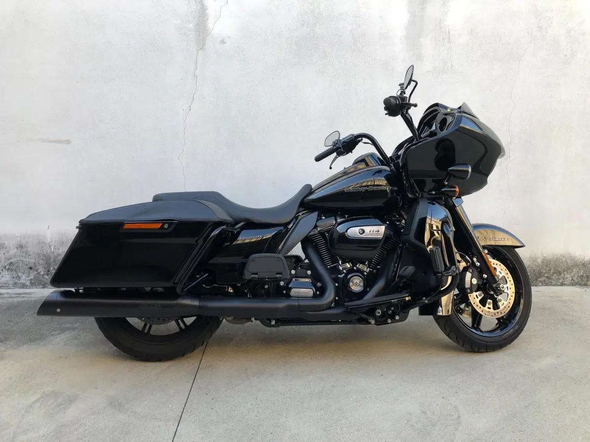 Harley-Davidson 114 Road Glide Limited (2020) - FLTRK (4)