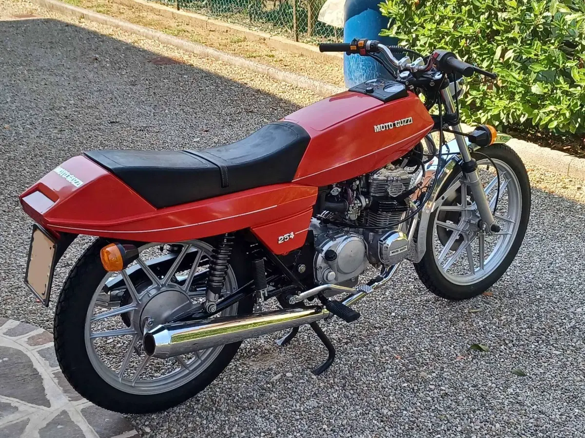 Moto Guzzi 254 (2)