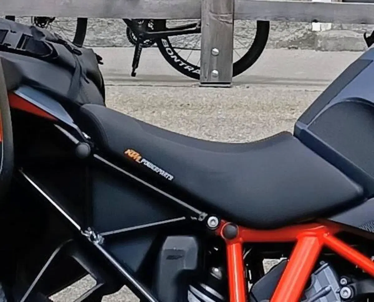 KTM 1290 Super Duke GT (2021 - 25) (4)