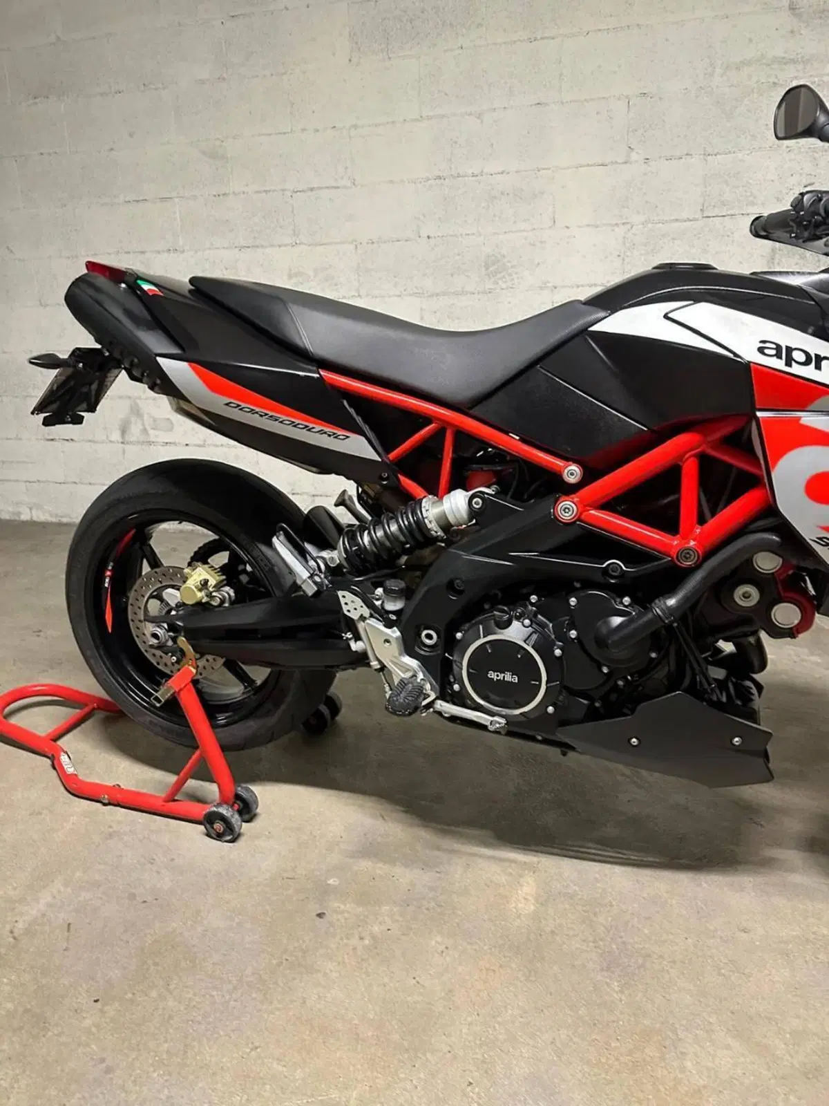 Aprilia Dorsoduro 900 (2017 - 20) (2)