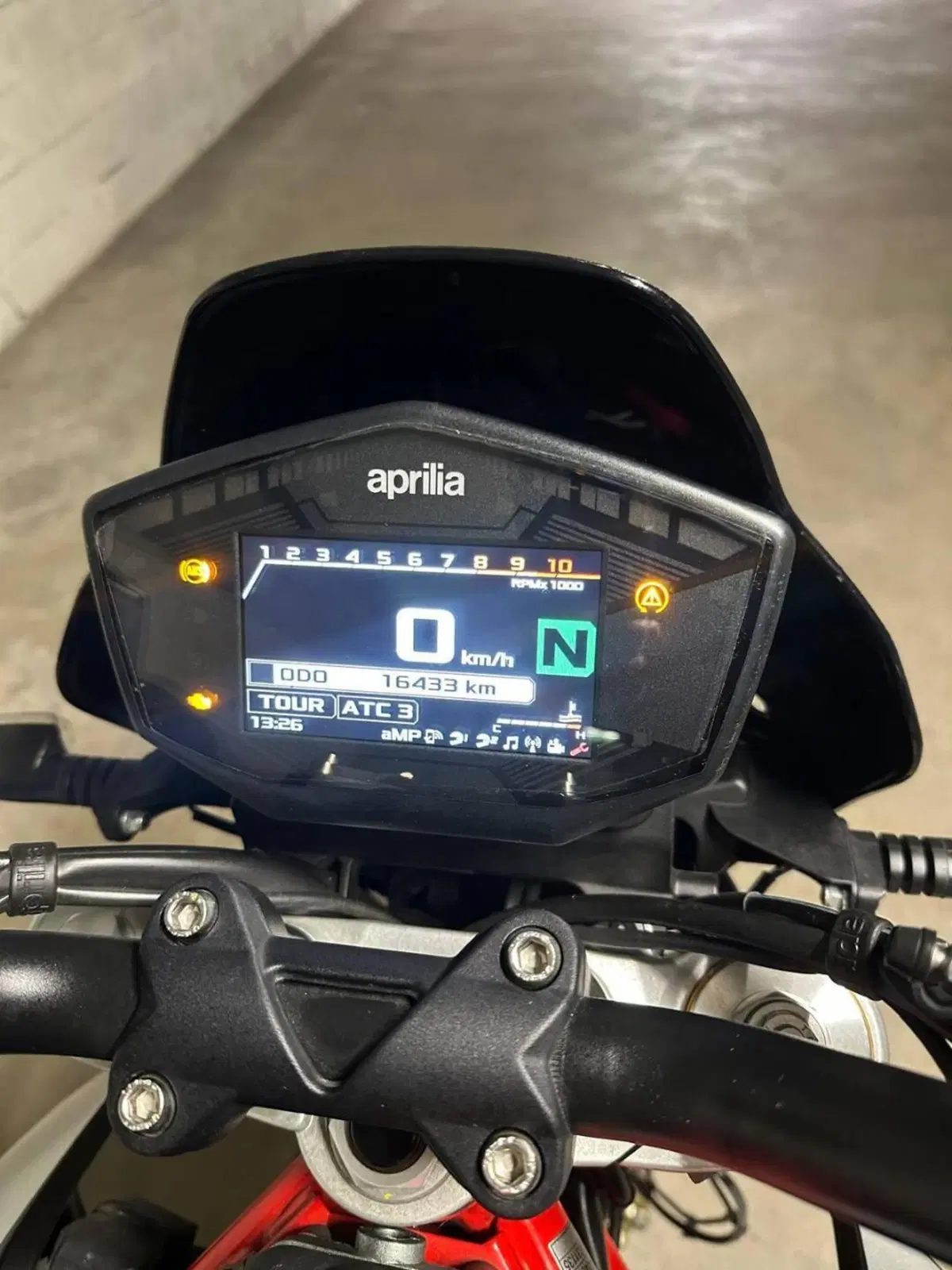 Aprilia Dorsoduro 900 (2017 - 20) (6)