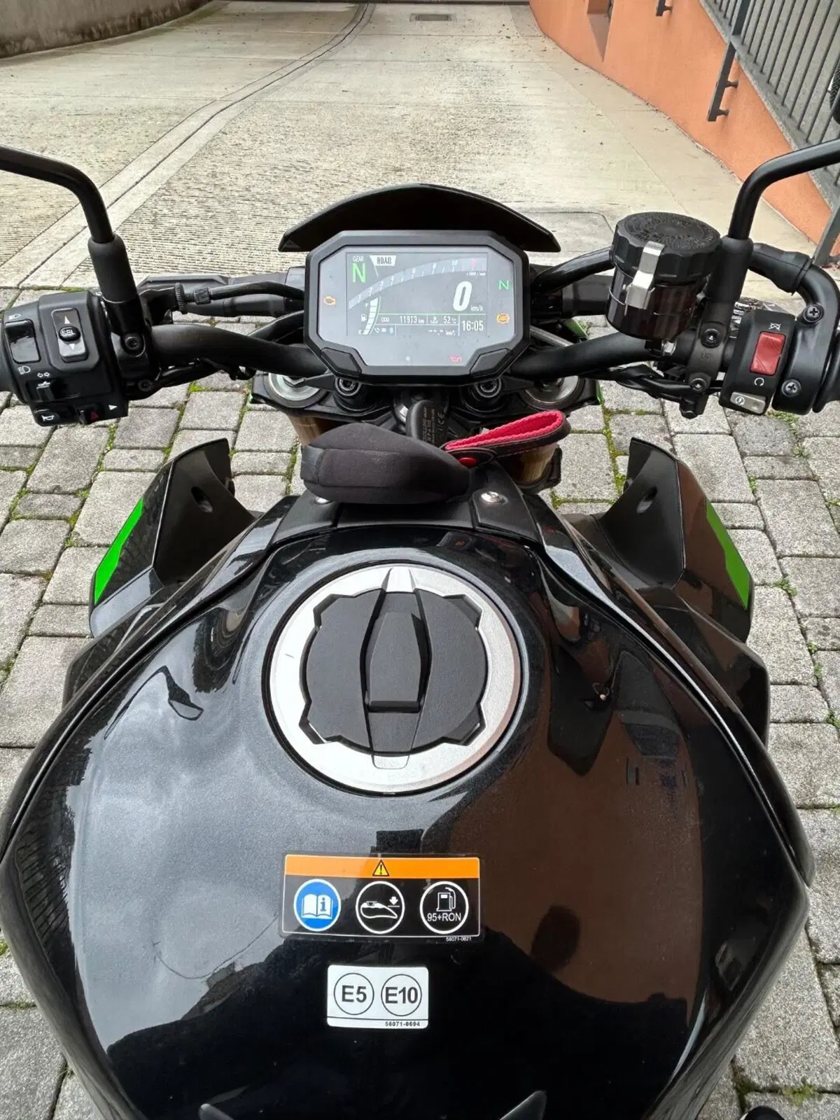 Kawasaki Z 900 SE (2022 - 24) (7)