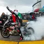 Bulega vince anche Gara2 e lascia la SBK con una tripletta e un record di vittorie [GALLERY]