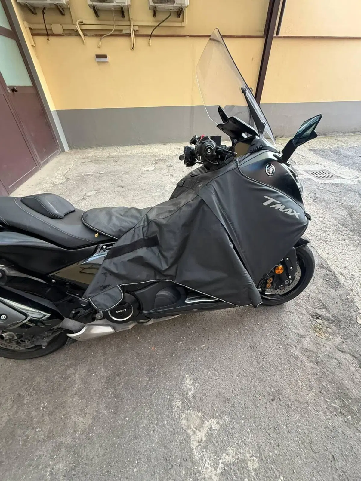 Yamaha T-Max 560 Tech Max (2022 - 24) (4)