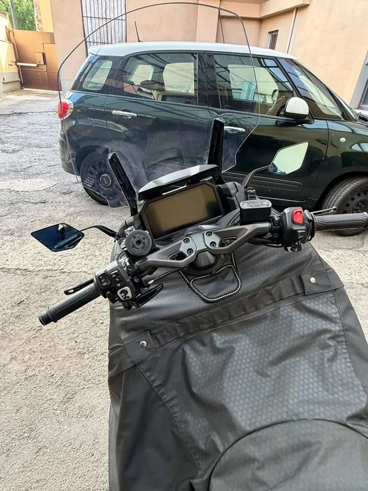 Yamaha T-Max 560 Tech Max (2022 - 24) (7)