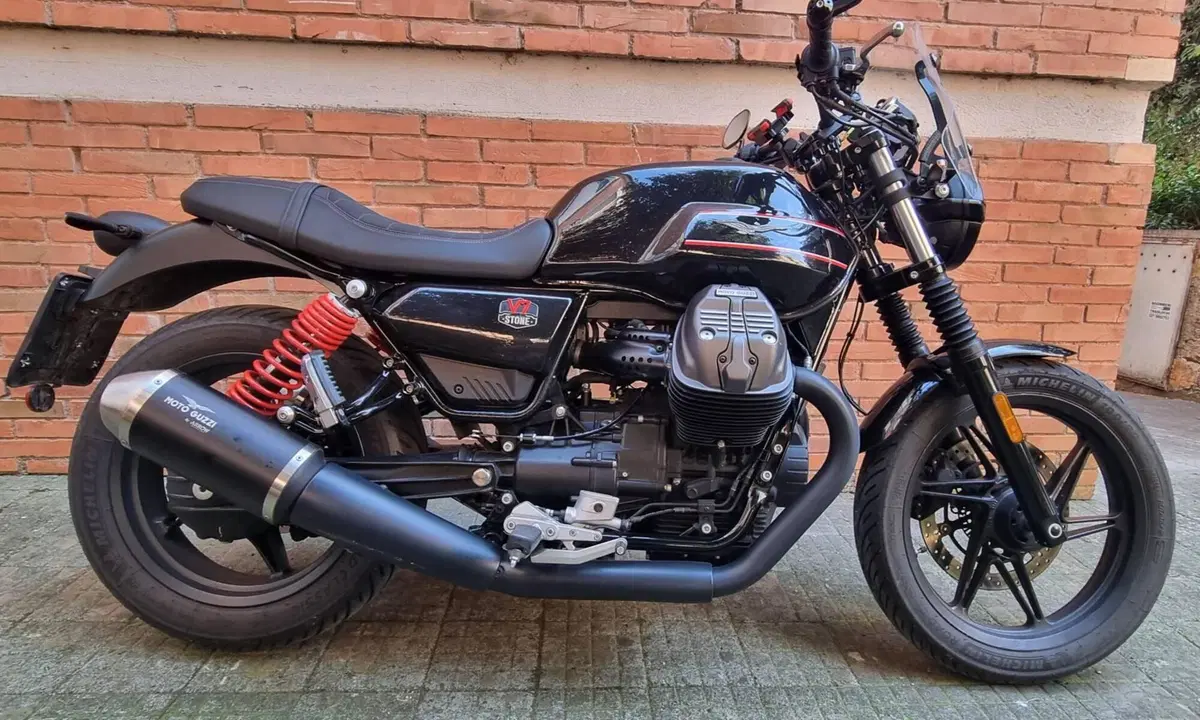 Moto Guzzi V7 Stone Special Edition (2022 - 25) (3)