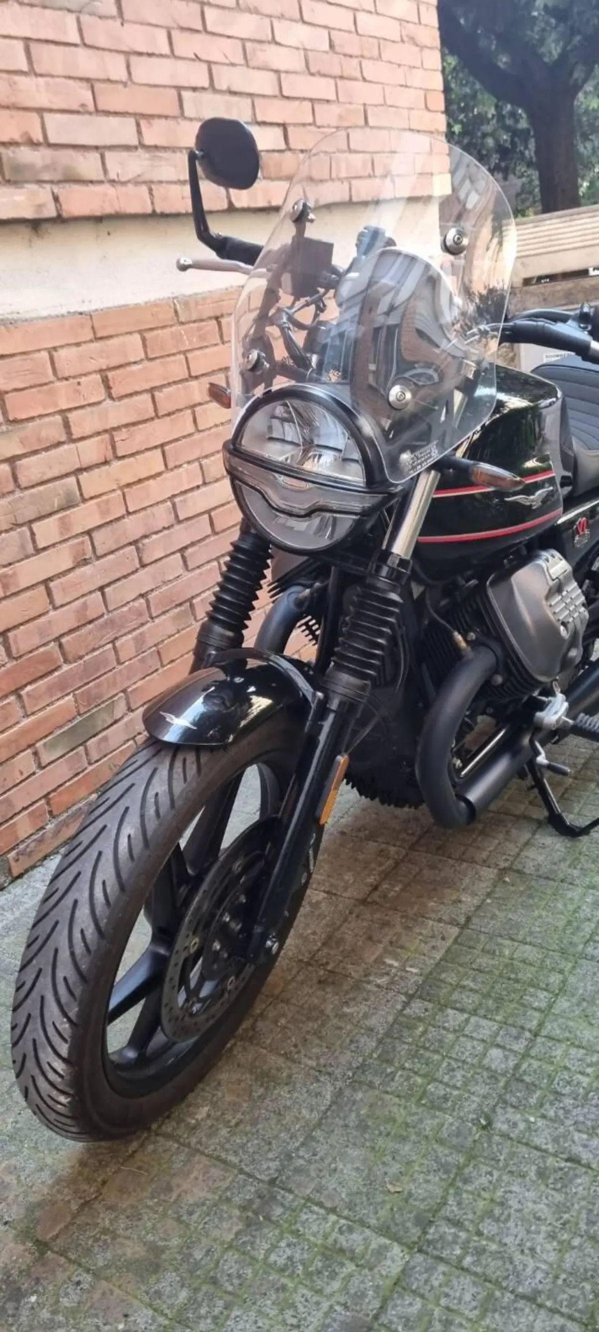 Moto Guzzi V7 Stone Special Edition (2022 - 25) (4)