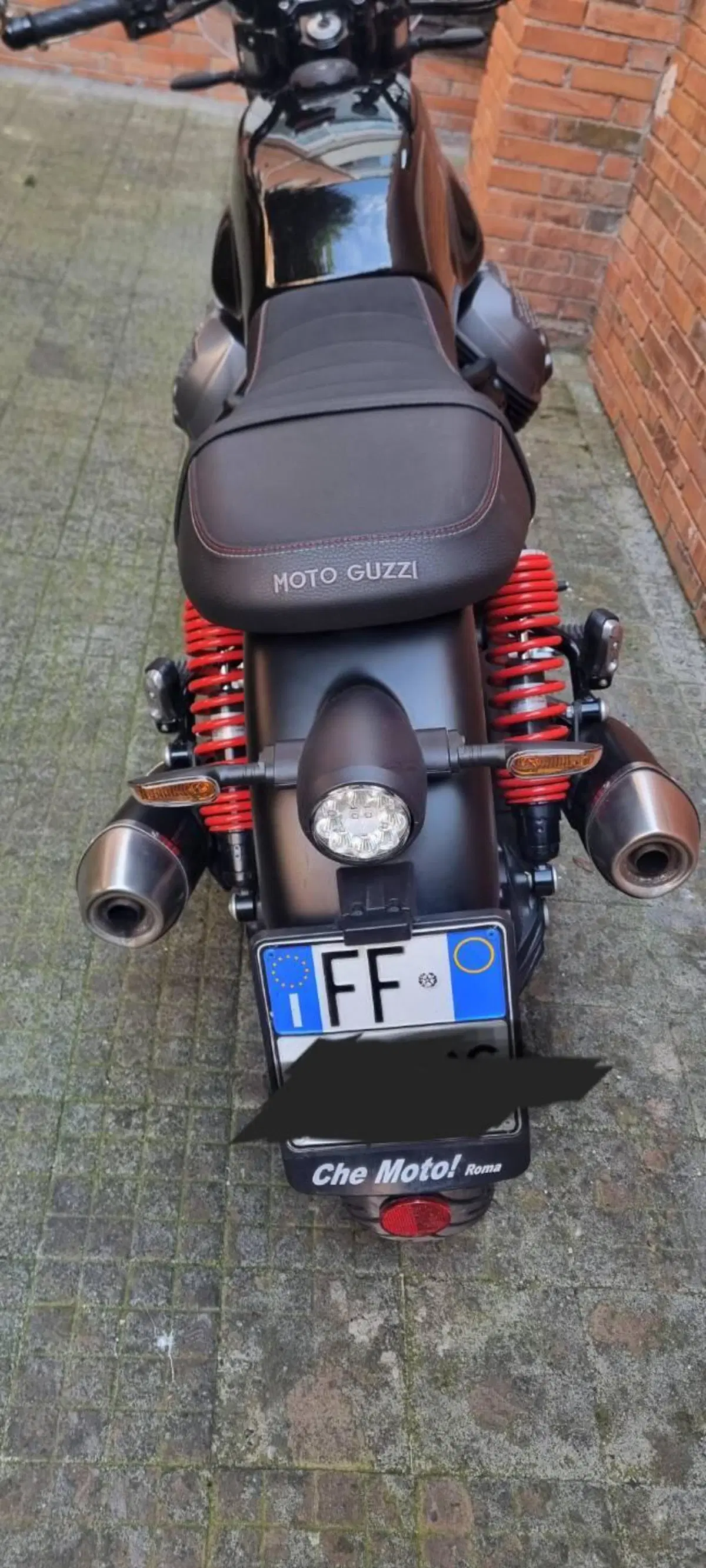 Moto Guzzi V7 Stone Special Edition (2022 - 25) (5)