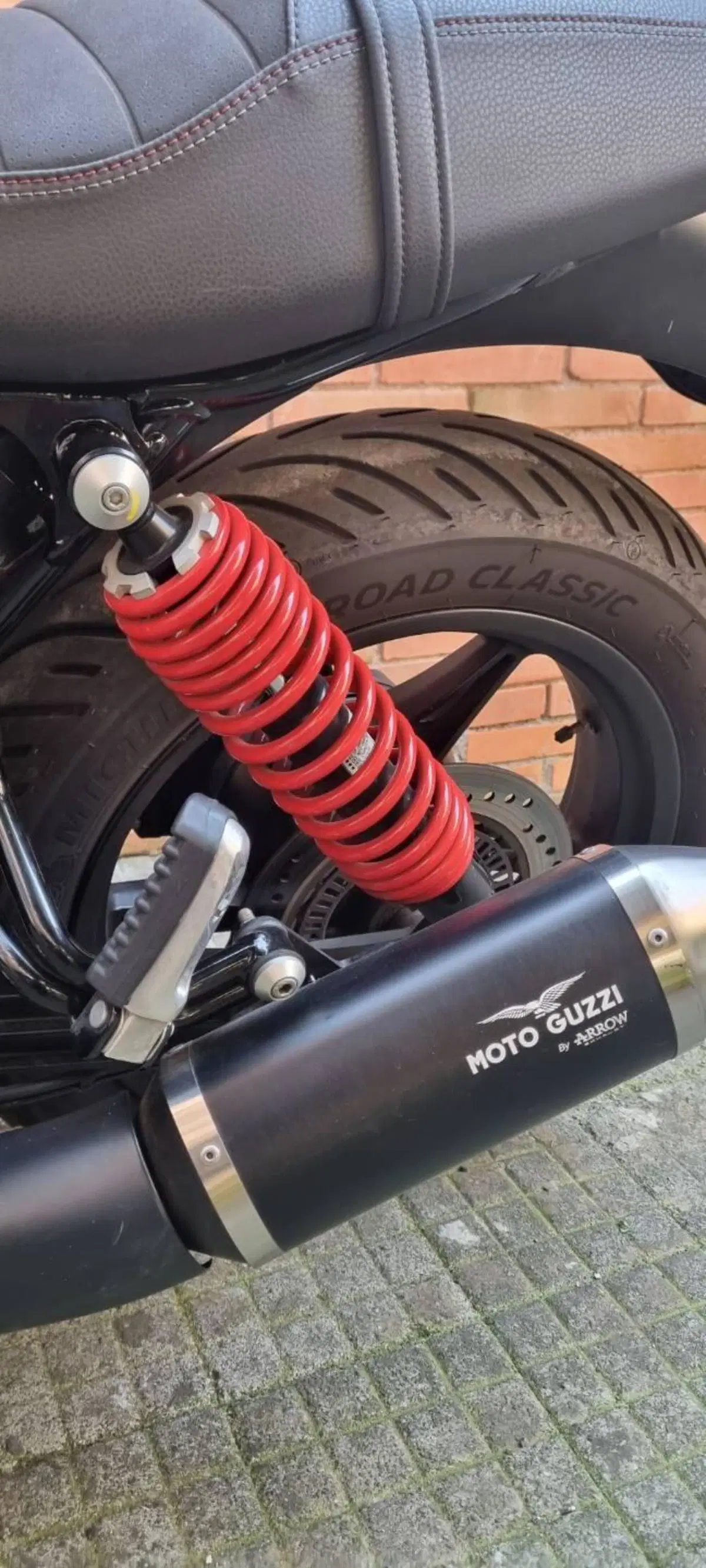 Moto Guzzi V7 Stone Special Edition (2022 - 25) (6)
