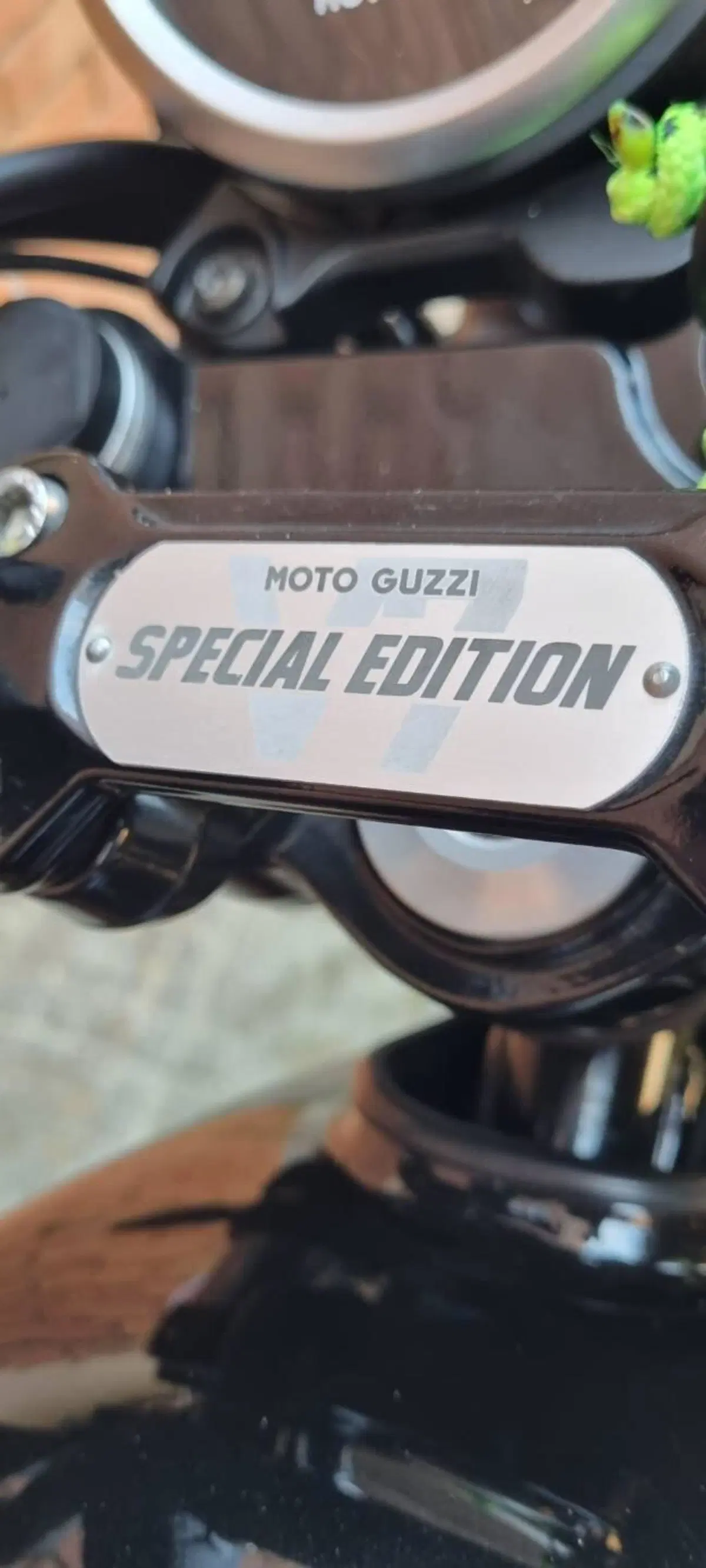 Moto Guzzi V7 Stone Special Edition (2022 - 25) (8)