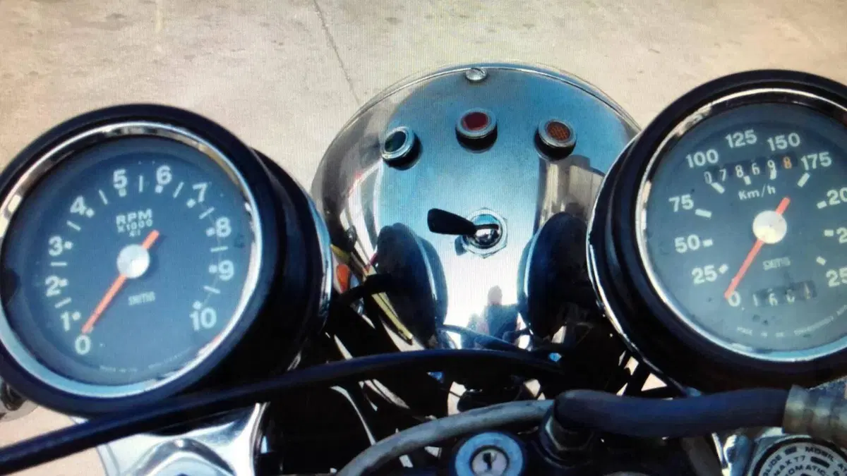 Triumph Trident (4)