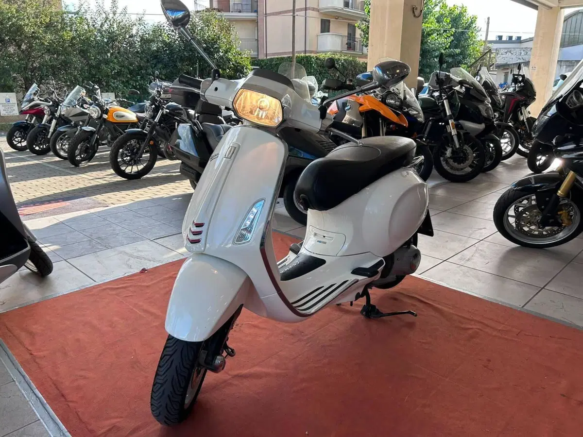 Vespa Sprint 125 3V (2014 - 16) (2)