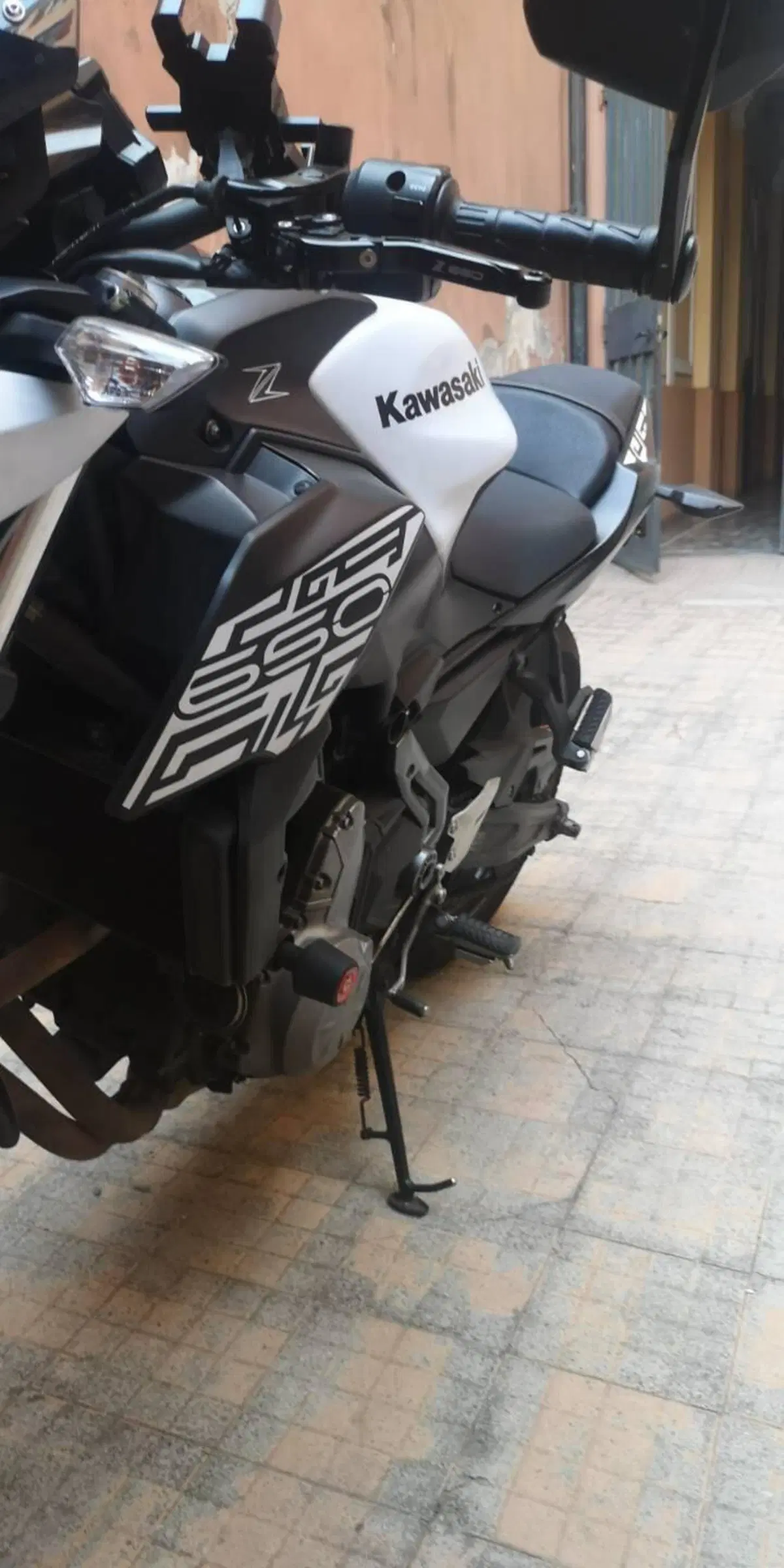Kawasaki Z 650 (2017 - 19) (7)