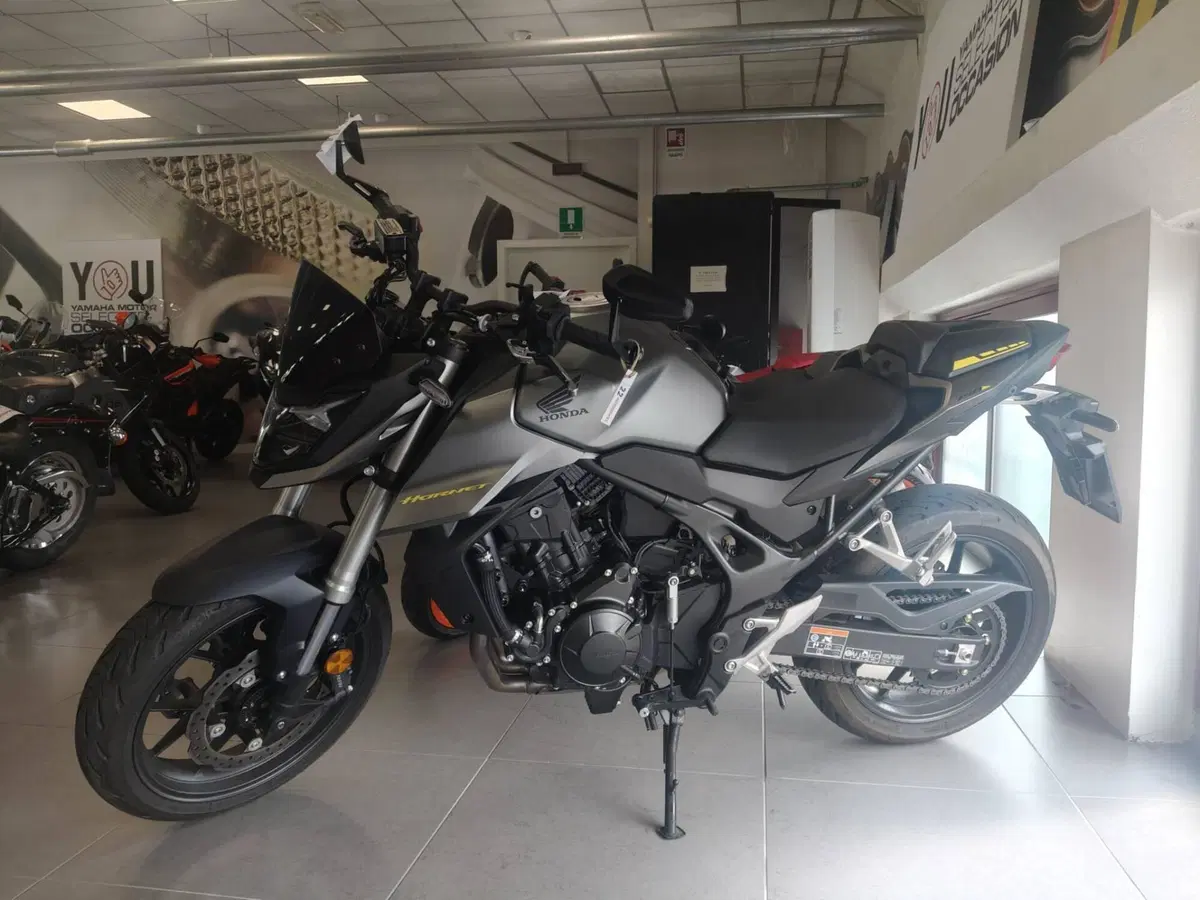 Honda CB 750 Hornet (2023 - 24) (4)