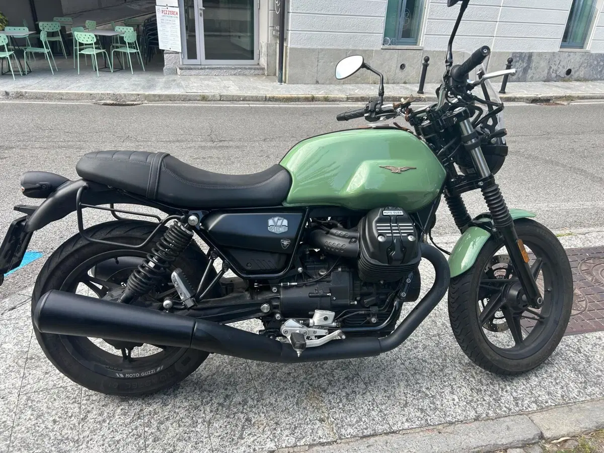 Moto Guzzi V7 Stone Centenario (2021 - 22) (6)