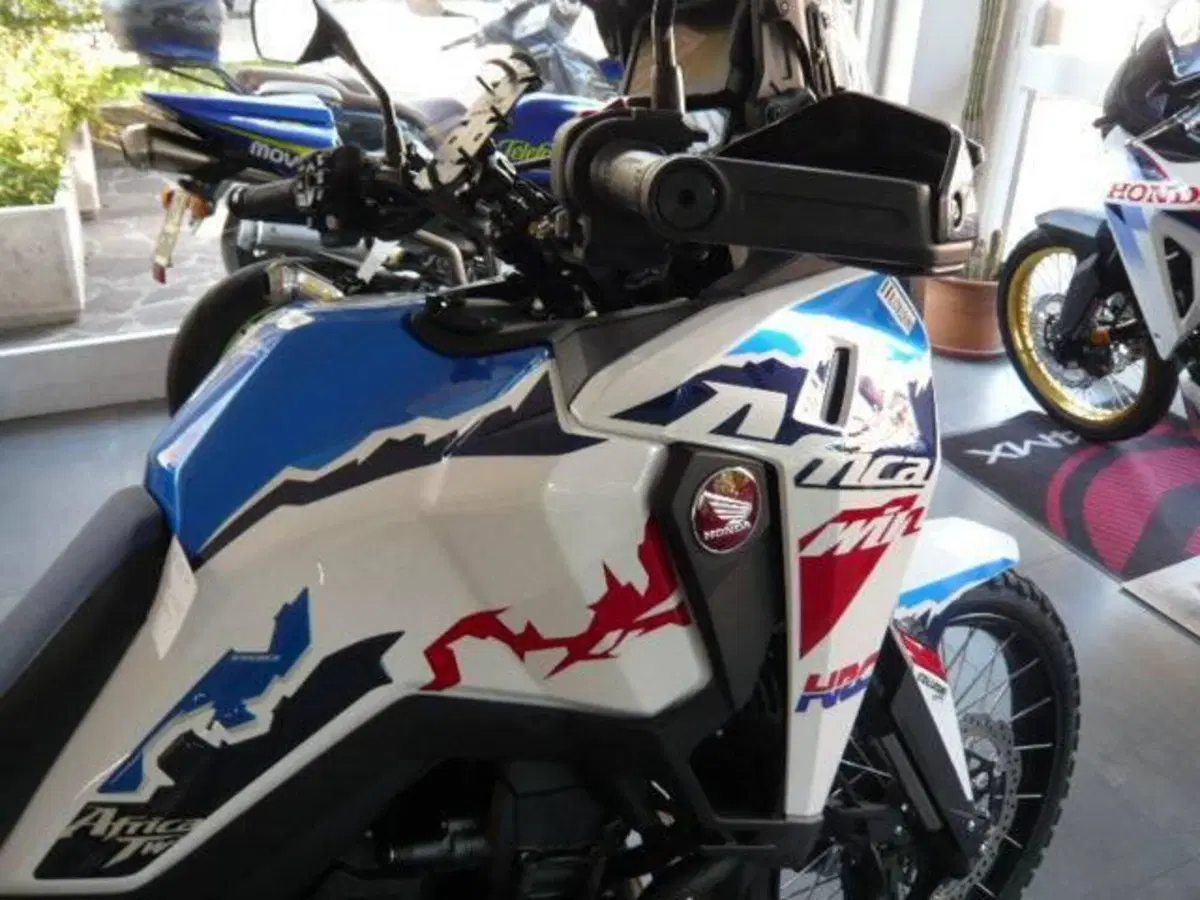 Honda Africa Twin CRF 1100L ES (2024 - 26) (4)