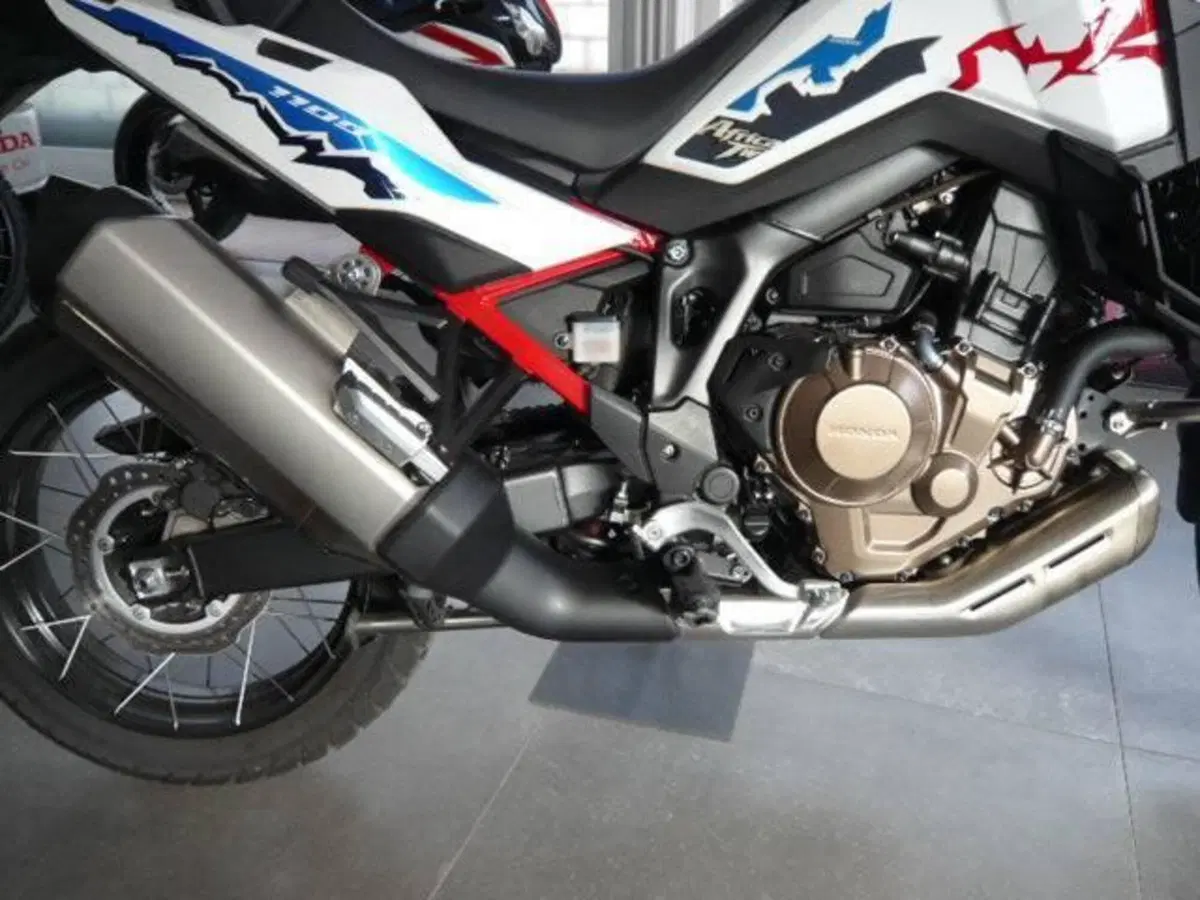Honda Africa Twin CRF 1100L ES (2024 - 26) (2)