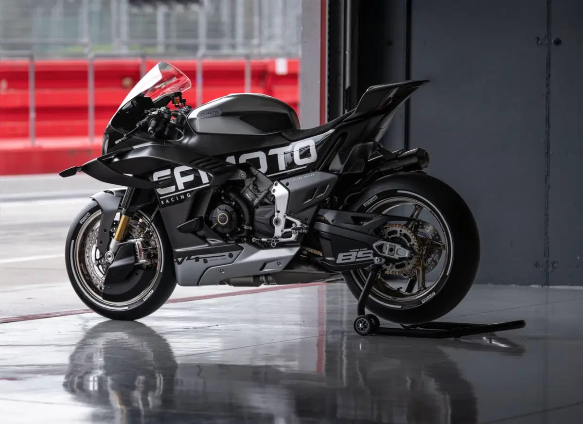CFMoto sfida Ducati e Kawasaki: dai brevetti del motore V4 spunta l'ipotesi turbo (81 caratteri)