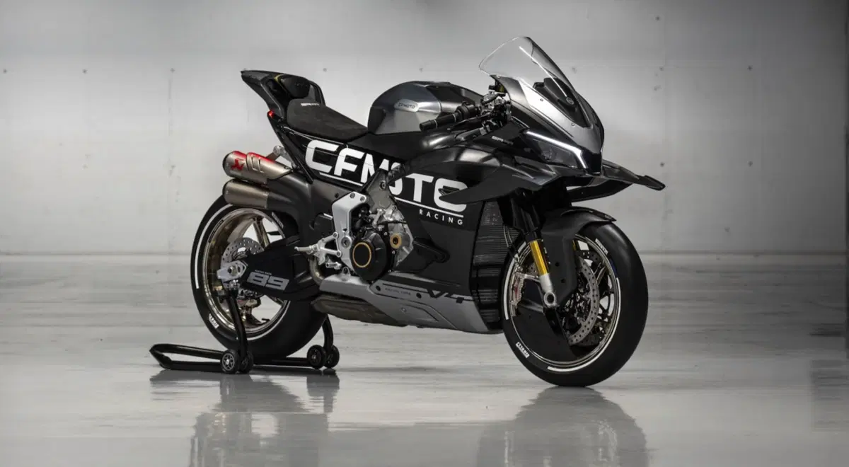 CFMoto sfida Ducati e Kawasaki: dai brevetti del motore V4 spunta l'ipotesi turbo (81 caratteri) (2)