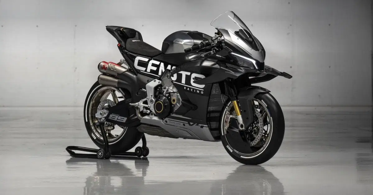 CFMoto sfida Ducati e Kawasaki: dai brevetti del motore V4 spunta l'ipotesi turbo 