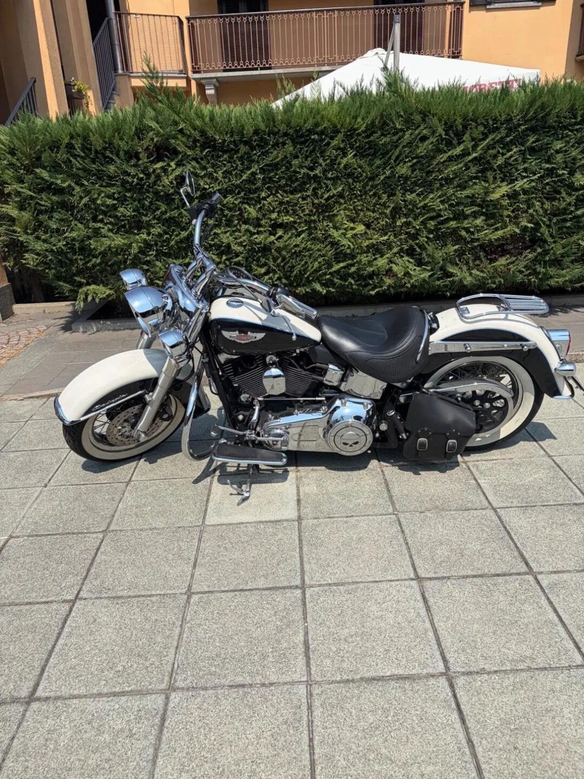 Harley-Davidson 1690 Deluxe ABS (2011 - 16) - FLSTN (4)