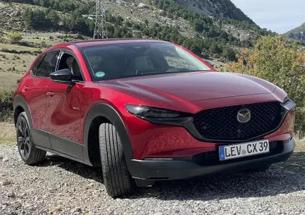 Mazda CX-30 2027: il test consumi con il 2.5 e-Skyactiv G tra le curve dell'Albania [VIDEO]